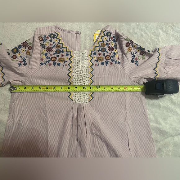 Embroidered Floral Blouse - Picture 13 of 14